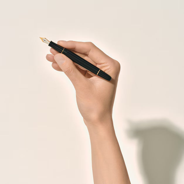 قلم حبر مون بلان مايسترستوك برأس كلاسيكي مطلي بالذهب M 132464