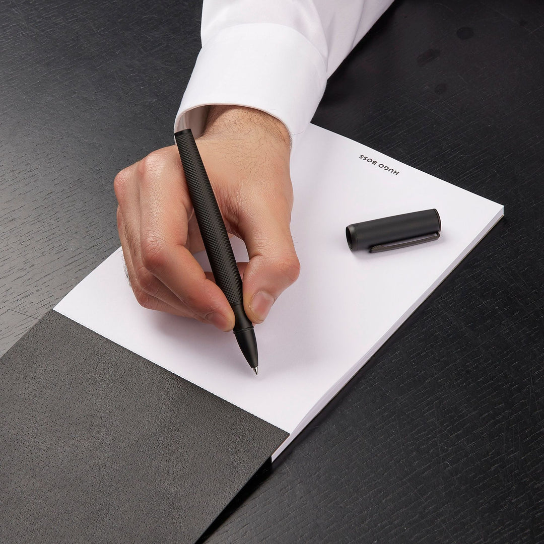 Hugo Boss Arche ikonikus görgős toll fekete HSQ4745A