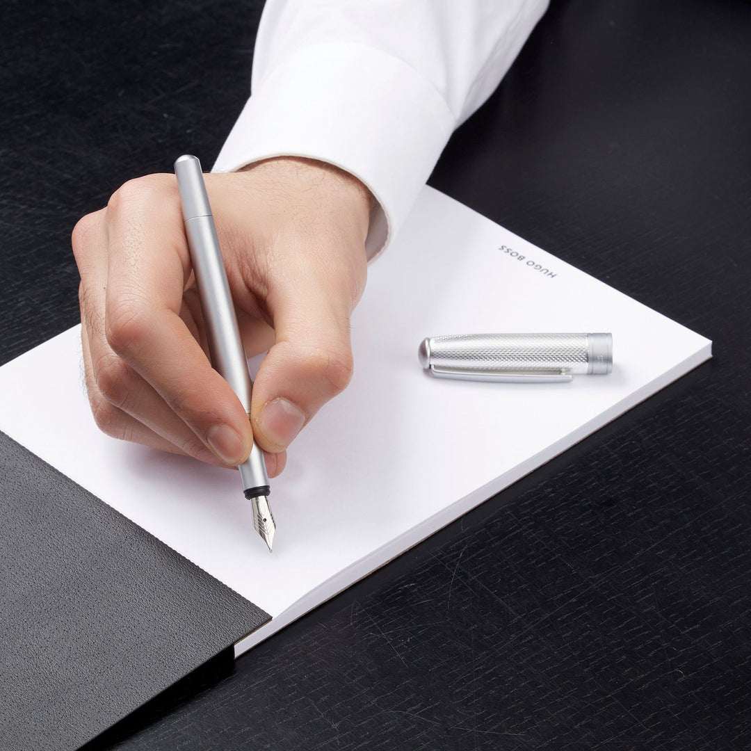 Stylo plume Hugo Boss Essential Métal Argent HSY4872C