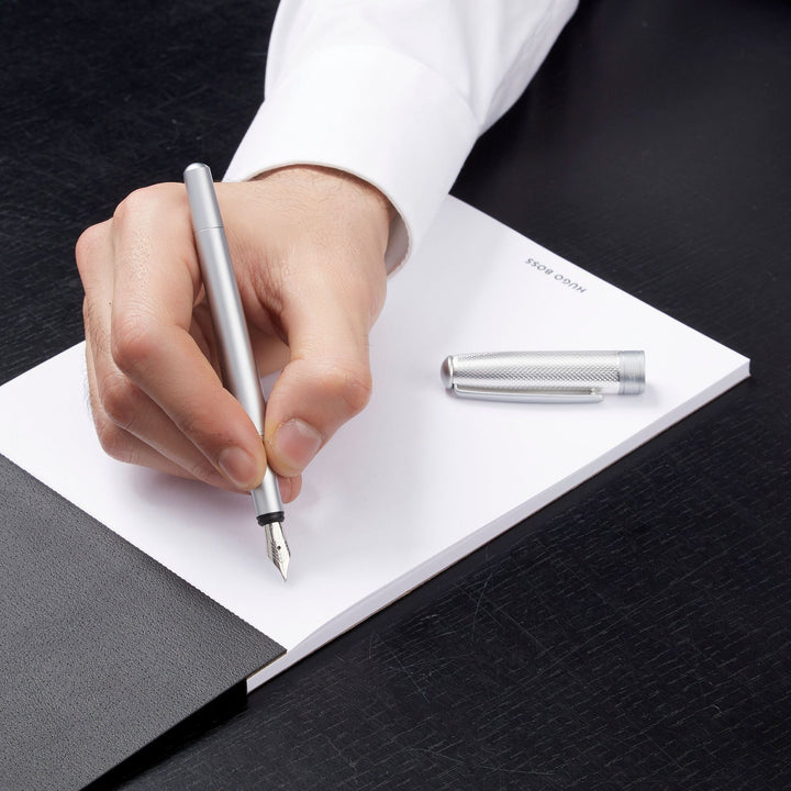 Stylo plume Hugo Boss Essential Métal Argent HSY4872C