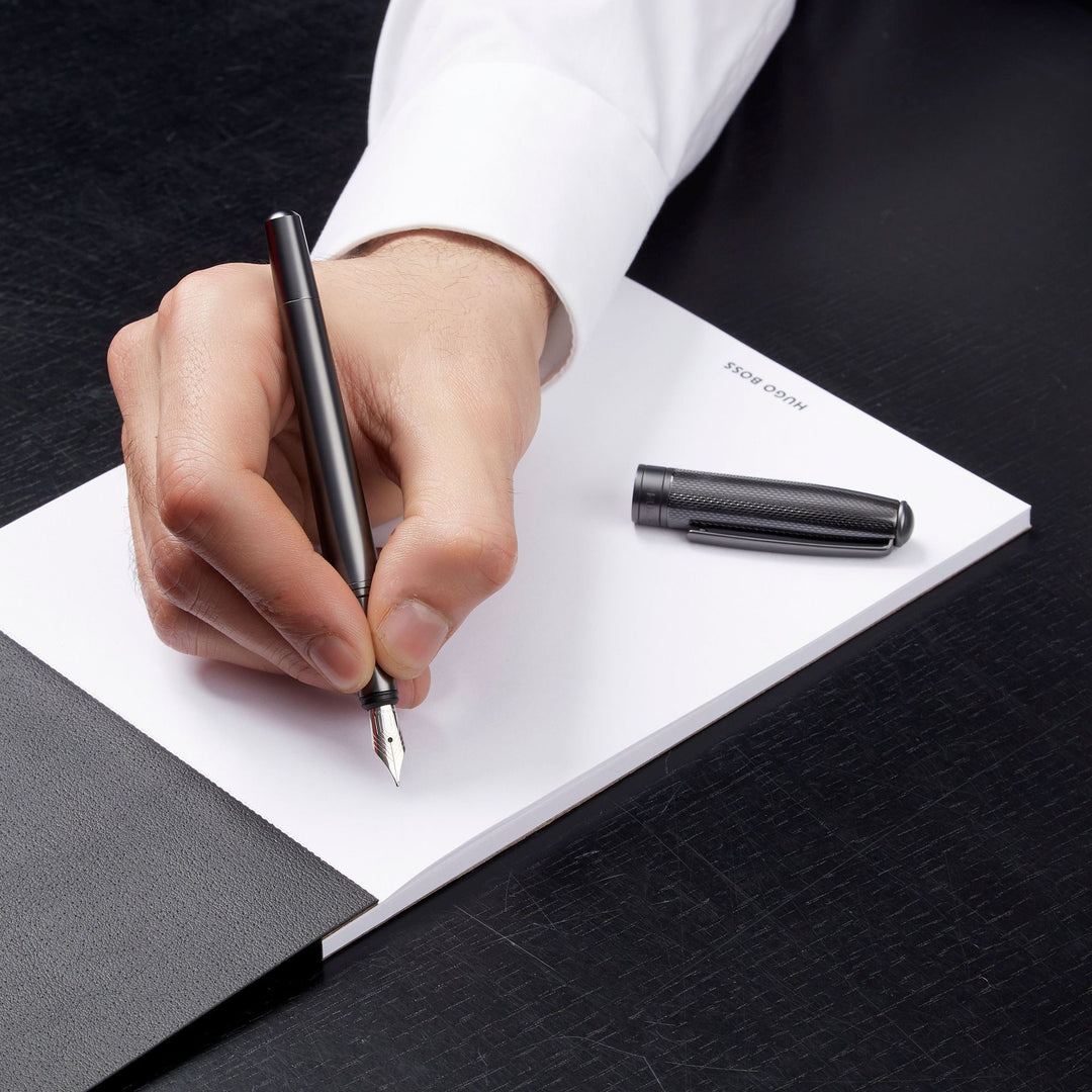 Stylo plume Hugo Boss Essential Metal Gun HSY4872D