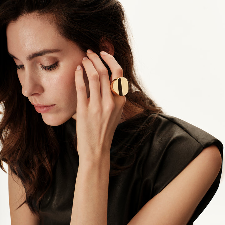 Anel Breil Globe em aço com acabamento PVD dourado TJ3805