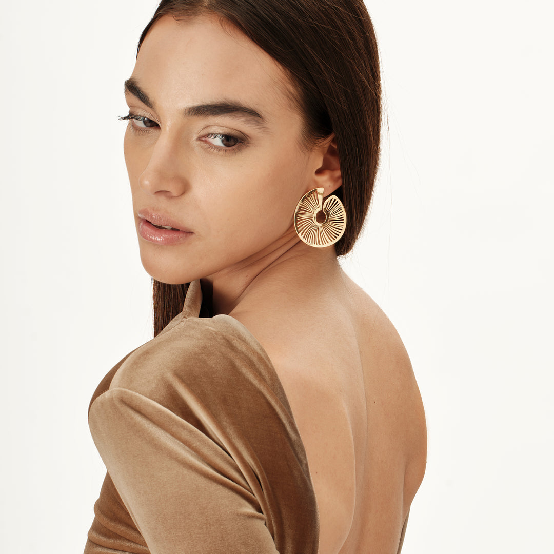 أقراط Breil B Whisper من الفولاذ مع طلاء ذهبي IP TJ4083