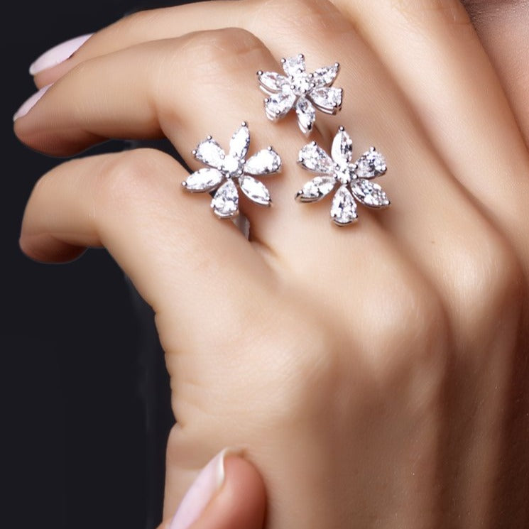 Zydo triple flower ring with pear, marquise and round diamonds white gold 54706