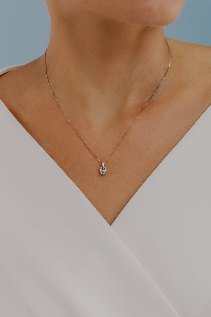 Comete Collana in Oro Diamanti e Acquamarina Ovale GLQ267