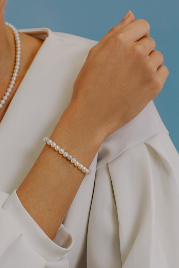 Comete Bracciale Filo Perle Acquadolce in Oro e sfere Diamantate BRQ193B