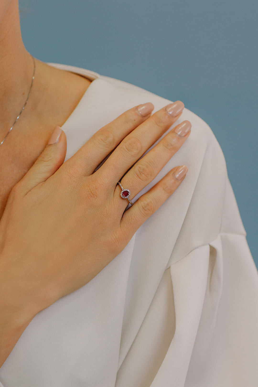Comete Ring i guld, diamanter og oval rubin ANB2701