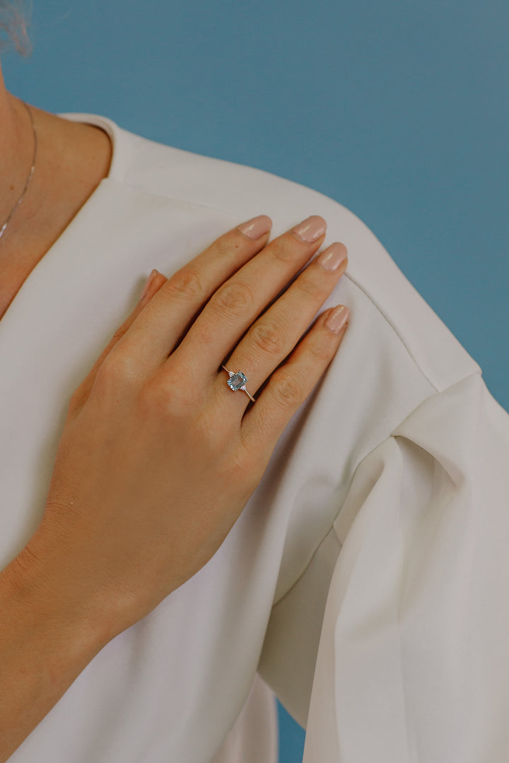 Comete guldring med diamanter og oval akvamarin ANQ291