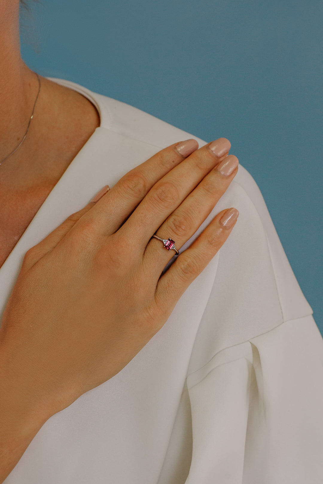 Comete-Goldring mit Diamanten und achteckigem Rubin ANB2357