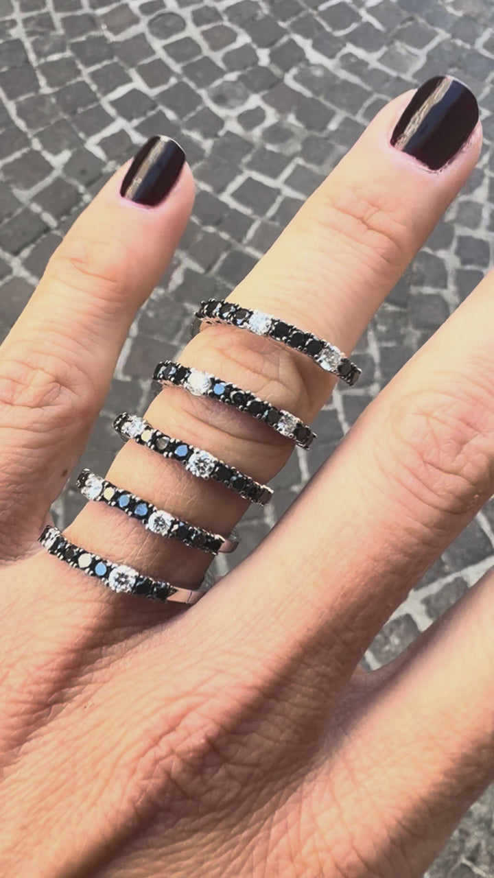 Sidalo Spirale ring 18 karat hvidguld, hvide og sorte diamanter M 5043-BN