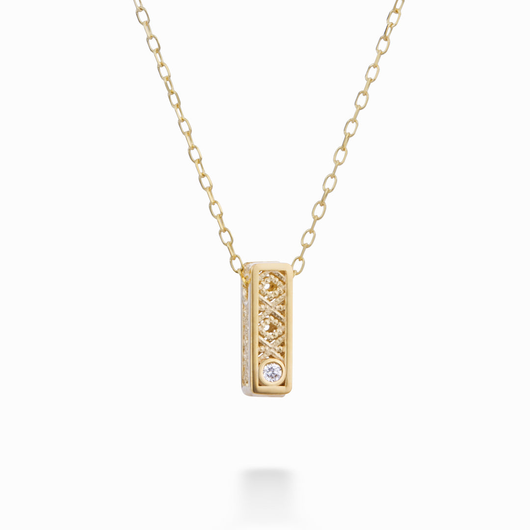 Mikiko cl 18k letter i keltakulta halm. ct.0,01 MDLETHIUM1