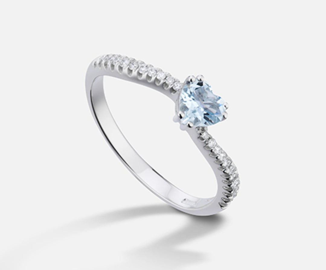 Mikiko een 18k aquamarijn hart 5x5 ct.0,34 diam. ct.0,11 MA5106O4AM034