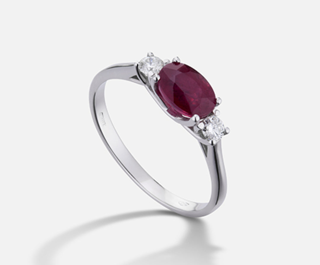 Nihama en 18k oval rubin 7x5 ct.0.90 dia ct.0.16 NA5113O4RBC