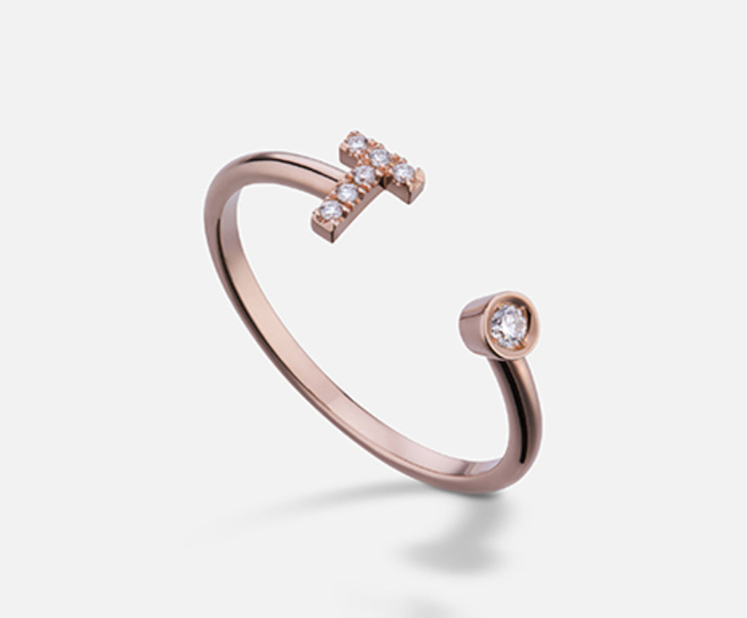 Golay una letra t pequeña de 9k en oro rosa diám. ct.0.06 GAFTD1R3