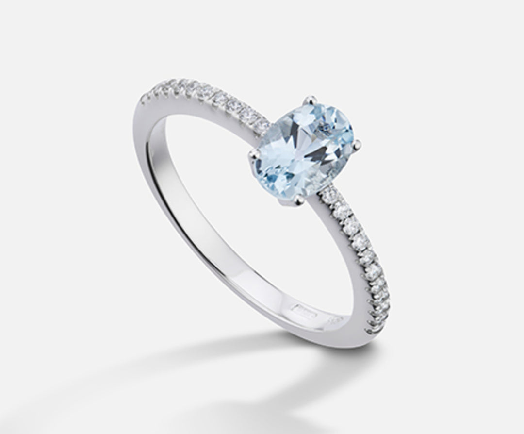 Mikiko en 18k oval akvamarin 7x5 ct.0,50 diam. 0,13 ct MA5104O4AM