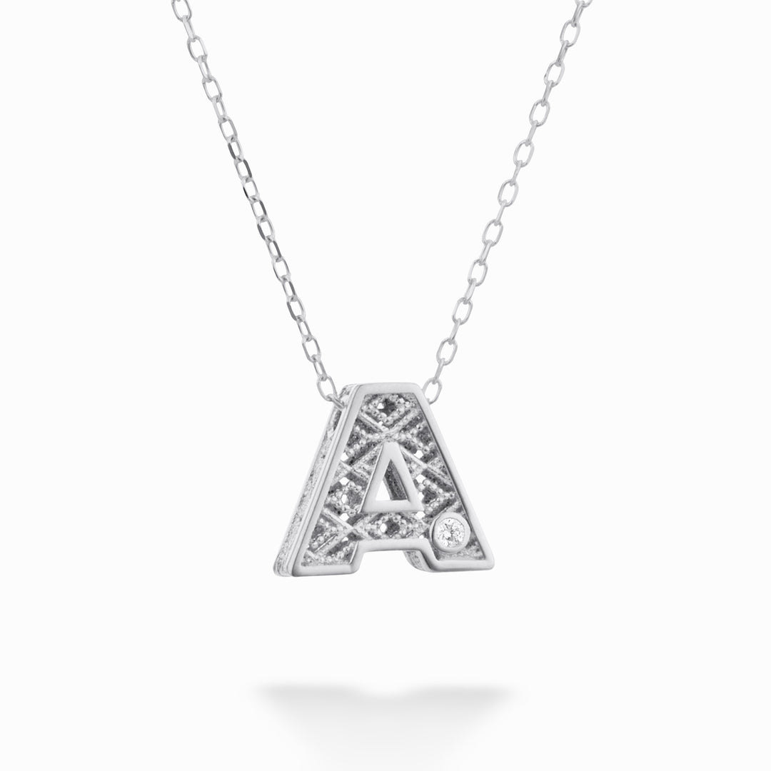 Mikiko cl 18k 白金字母直径。 ct.0,01 MDLETAO4