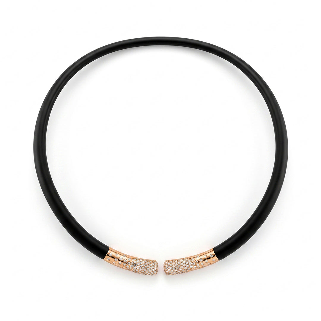 Colar Golay em titânio preto e elementos em ouro rosa 18k, pavimentado com diamantes na abertura GD022O3DINE