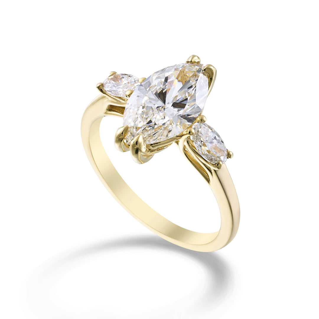 X-Diamond an 18kt lab g.d.tot. 2.45 ct, cen marquise 2.05ct and lateral ovals 5x3 0.40ct XXDAPU123O1MQBI245