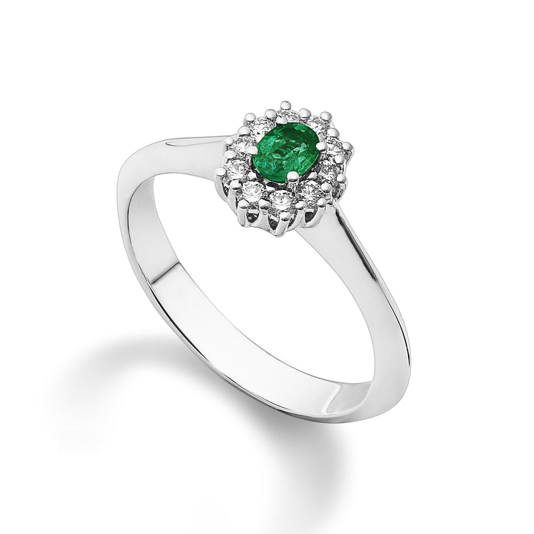 Golay ring med 4x3 oval smaragd og kontur diamanter ACL121DISM34-25337110190