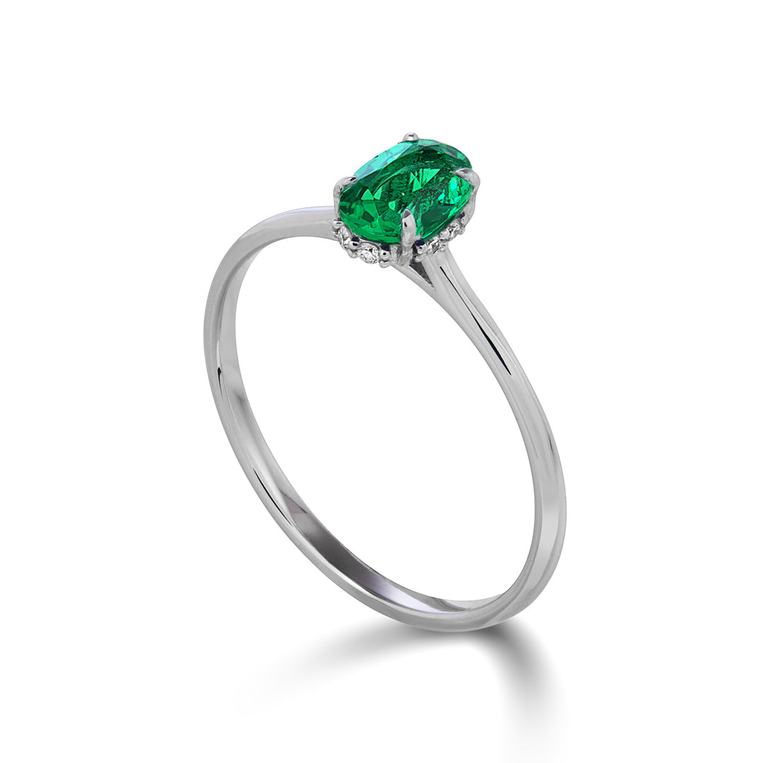 Nihama en 18k oval smaragd 5x4 sæt med diamanter NA5218O4BE