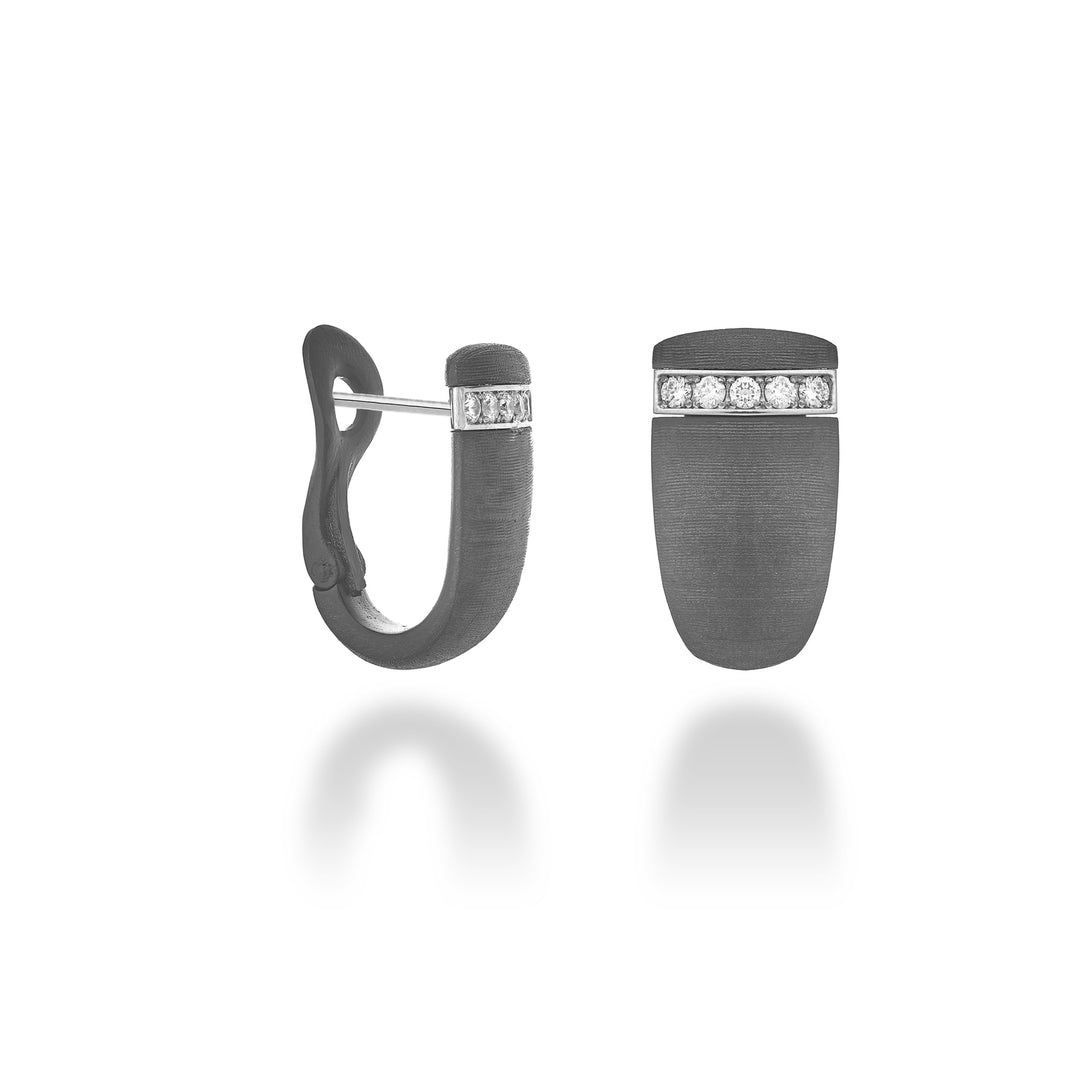 Golay clip-on øreringe i sort titanium og 18 karat hvidguld. bezel sat med diamanter GOR035O4DINETX