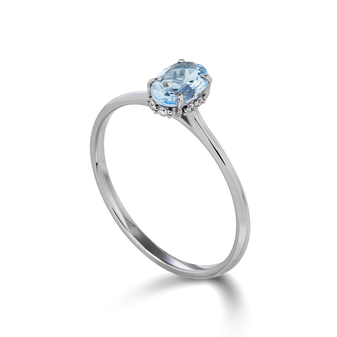 Nihama en 18k akvamarin oval 5x4 set med diamanter NA5218O4AM