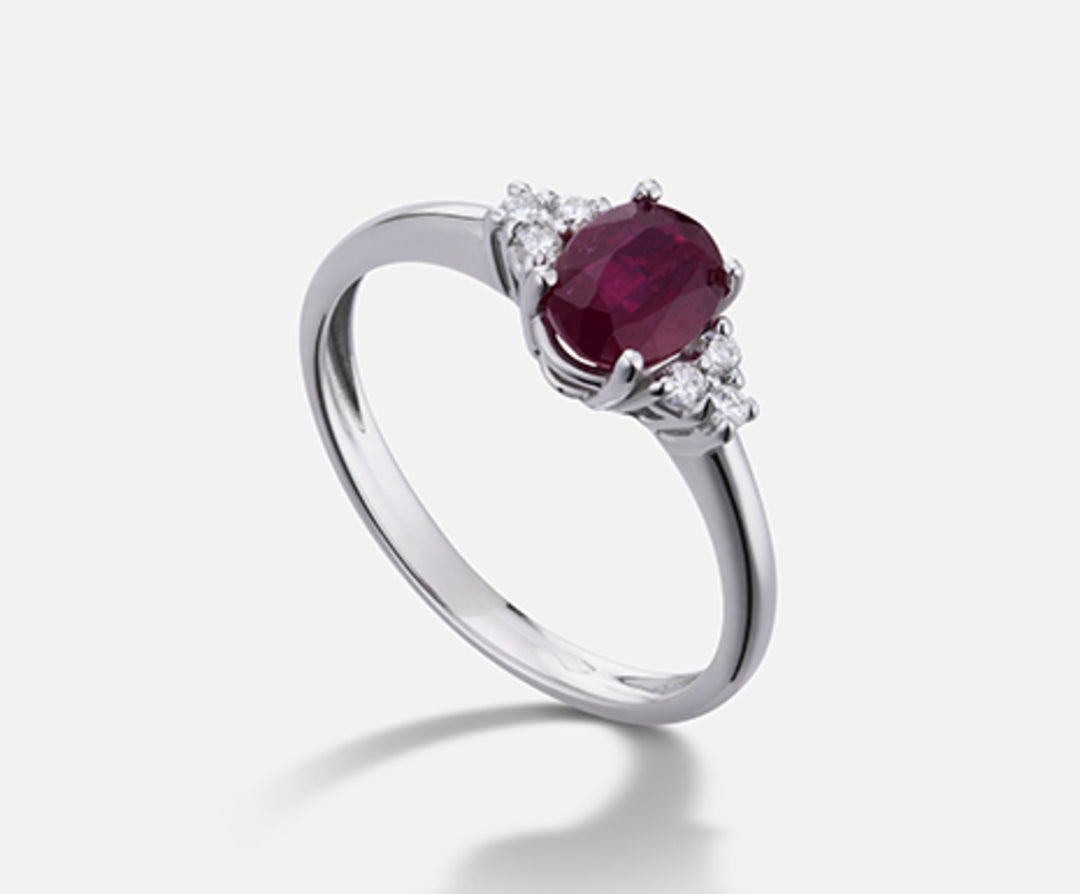 Mikiko egy 18k ovális rubin 7x5 ct. 0,90 dia ct.0,09 MA5112O4RBC