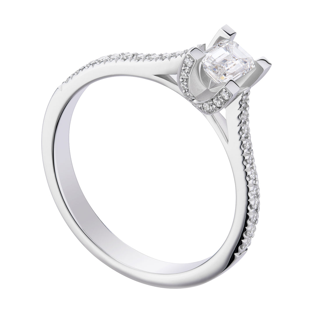 World Diamond Group solitaire fm emerald cut og diamanter på skaftet ASLFME003DI-19067110005