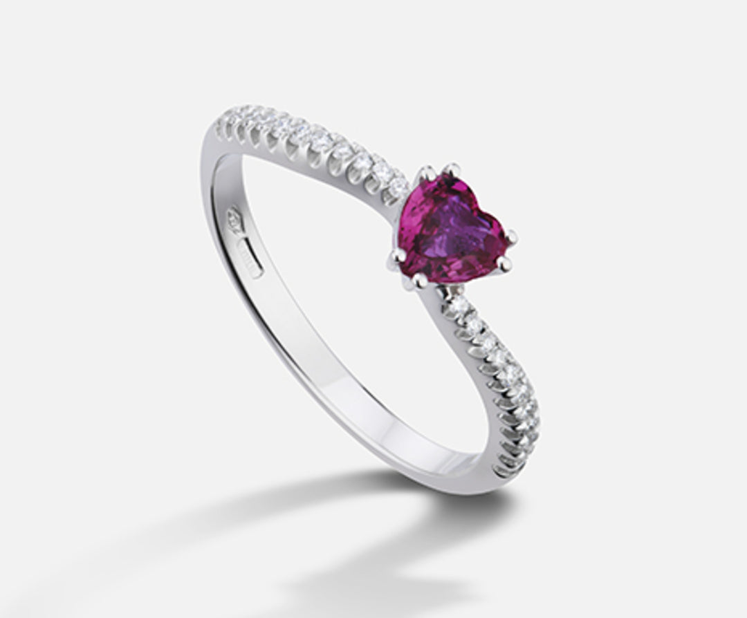 Nihama en 18k rubin n. hjerte 5x5 ct.0,39 diam. ct.0,11 NA5106O4RBN039