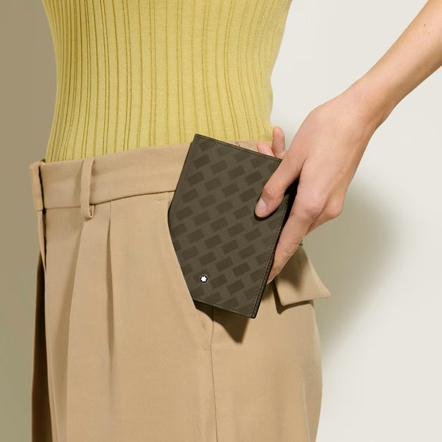 万宝龙 Extreme 卡其色皮革护照夹 221430