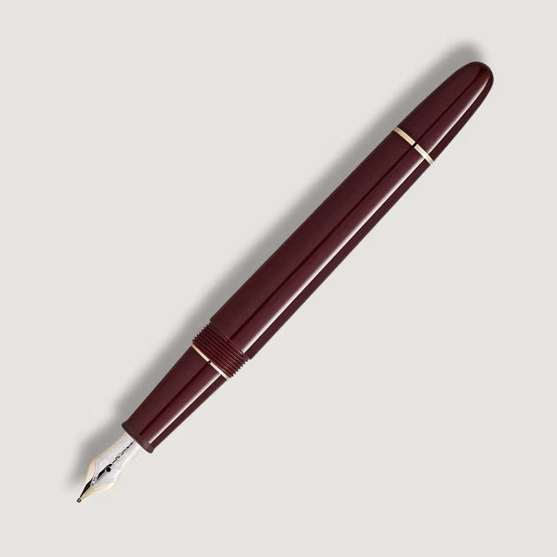 Montblanc Meisterstück fountain pen bordeaux classique tip M 133014