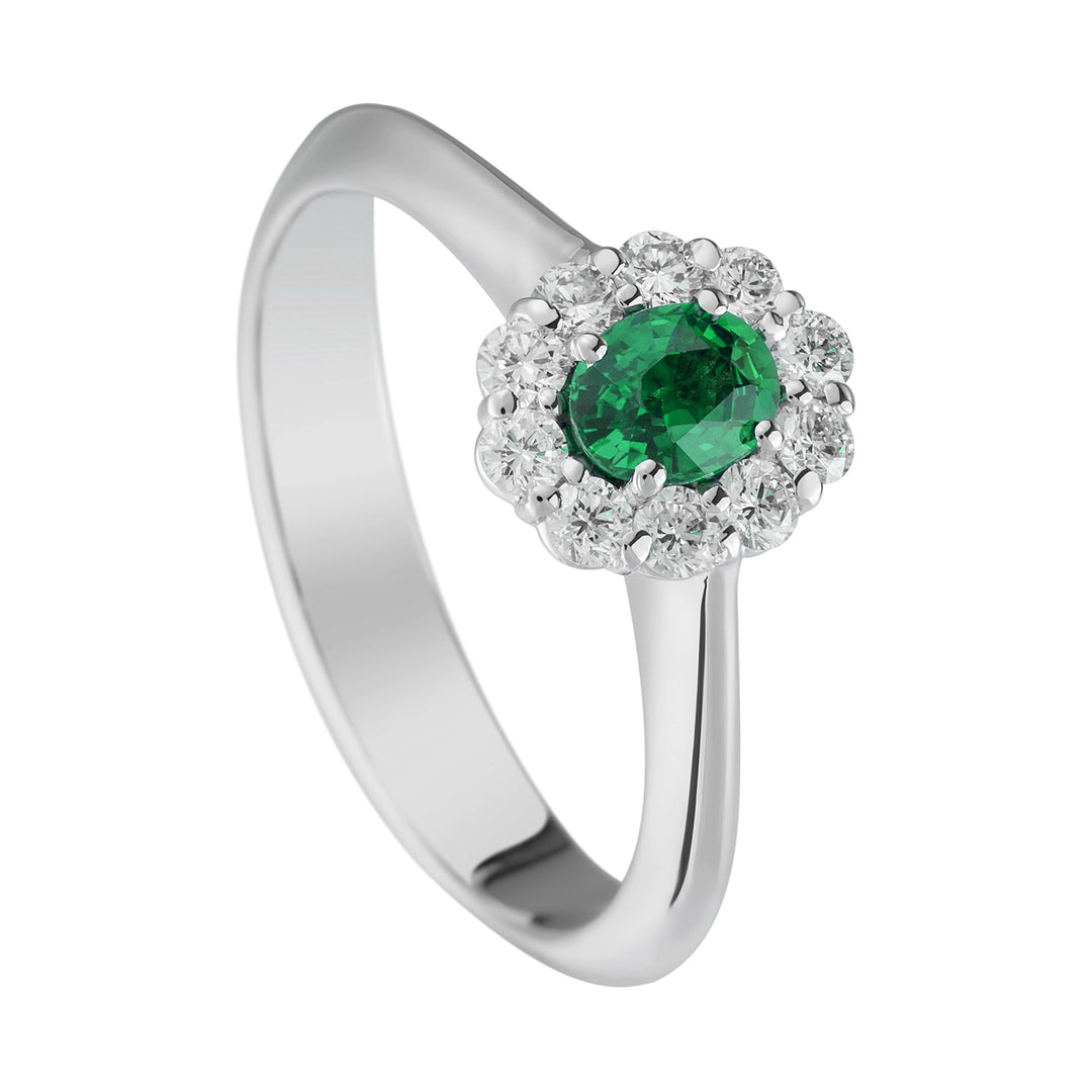 Golay 5x4 oval smaragdring og diamanter
