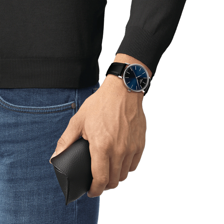 天梭手表绅士40毫米蓝色石英钢T143.410.16.041.000