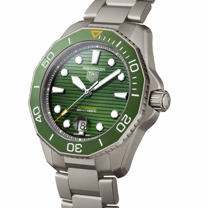 Часы TAG Heuer Aquaracer Professional 300 Calibre 5 43mm зеленый автоматический титан WBP208B.BF0631